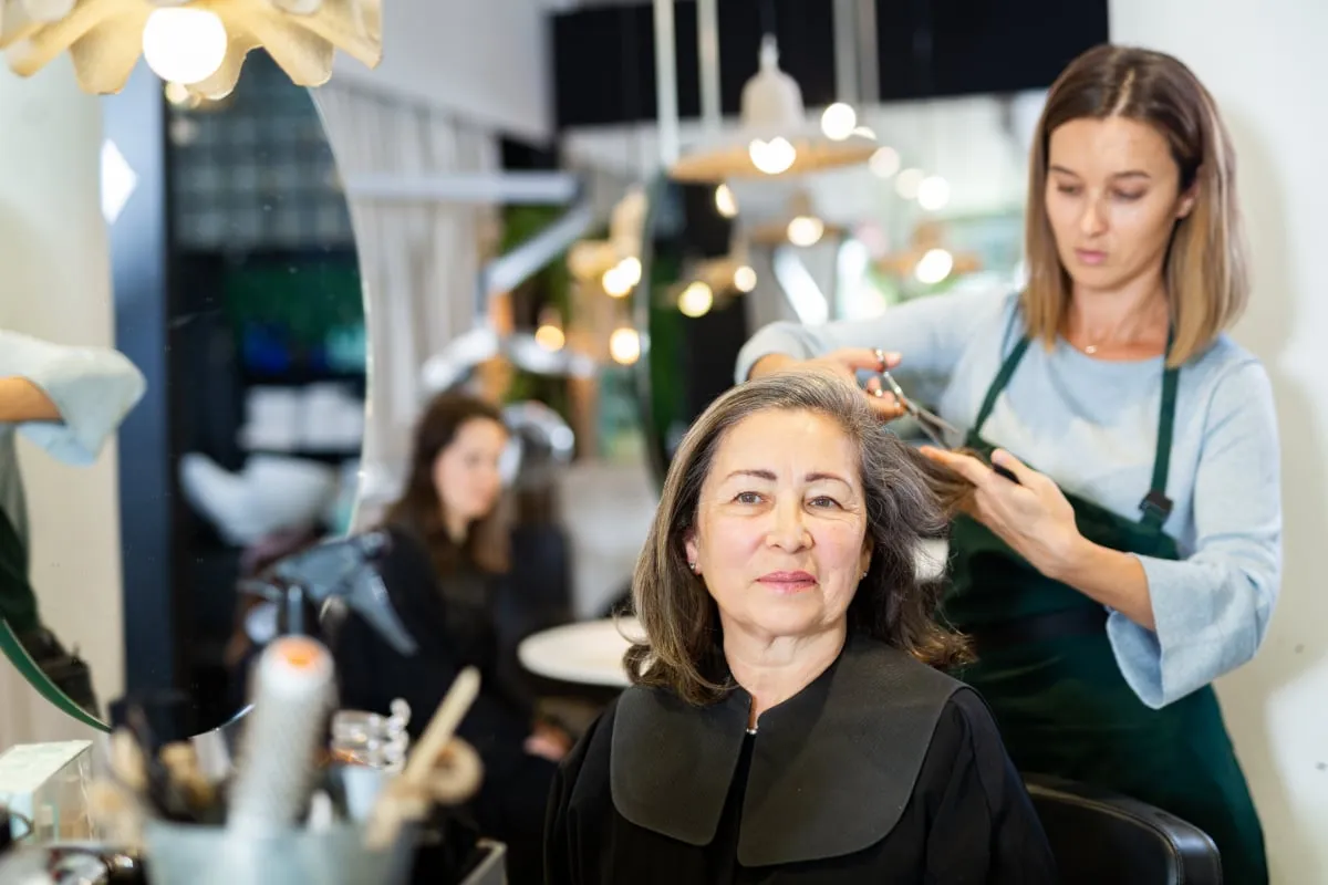 Haarfarbe-trends für Frauen über 50
